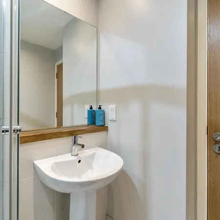 Skyline Belfast Apartment Exterior photo